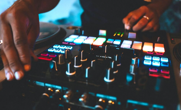 Best DJ Mixer for Beginners