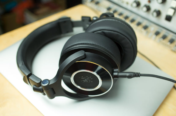 Professional studio headphones